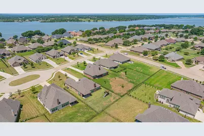 513 River Bank Court, Granbury, TX 76049 - Photo 33