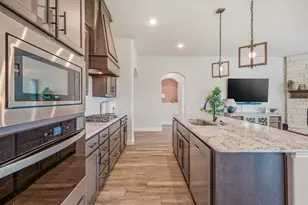 513 River Bank Ct, Granbury, TX 76049 - Photo 13