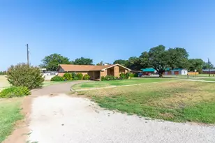 800 S Ave F, Knox City, TX 79529 - Photo 5