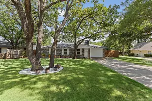 1702 Saddle Rd, Granbury, TX 76049 - Photo 7