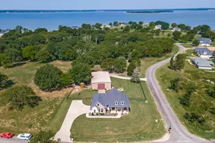 722 Clubview Dr, Mabank, TX 75143 - Photo 1