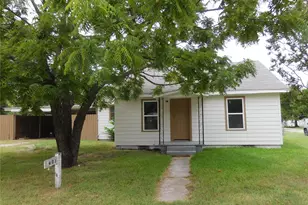 407 NE 4th St, Hubbard, TX 76648 - Photo 1