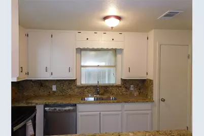 407 NE 4th Street, Hubbard, TX 76648 - Photo 11