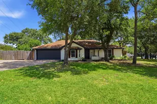 700 Highland Crest Dr, Hurst, TX 76054 - Photo 3