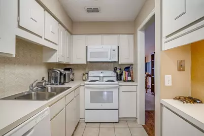 937 Roaring Springs Road, Fort Worth, TX 76114 - Photo 15