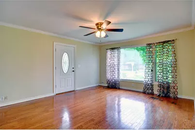 1110 Wade Hampton Street, Benbrook, TX 76126 - Photo 5