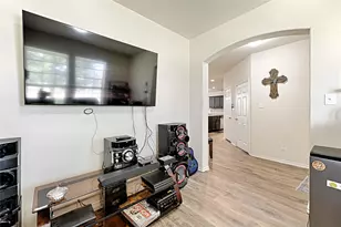 401 Sandhurst Dr, Crowley, TX 76036 - Photo 7