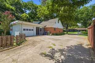1301 Colonial Ct, Arlington, TX 76013 - Photo 37