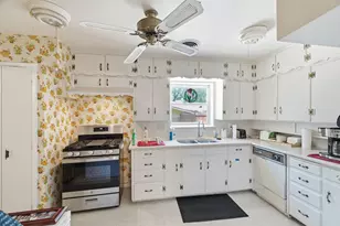 1301 Colonial Ct, Arlington, TX 76013 - Photo 7
