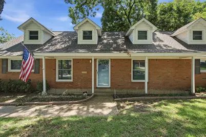 1301 Colonial Court, Arlington, TX 76013 - Photo 3
