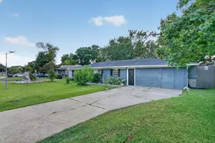 1029 S Bryan St, Mesquite, TX 75149 - Photo 1