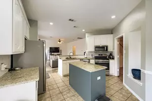 5016 Coral Creek Dr, Fort Worth, TX 76135 - Photo 7