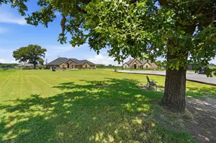205 Lavender Ct, Springtown, TX 76082 - Photo 3