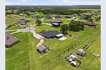 205 Lavender Court, Springtown, TX 76082 - Photo 37