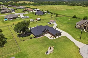 205 Lavender Ct, Springtown, TX 76082 - Photo 1