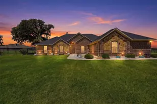 205 Lavender Ct, Springtown, TX 76082 - Photo 9