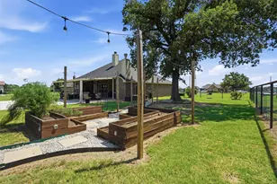 205 Lavender Ct, Springtown, TX 76082 - Photo 3