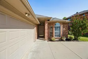 1833 Melton Dr, Carrollton, TX 75010 - Photo 3