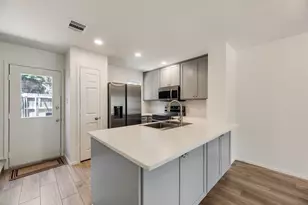 28 Abbey Rd, Euless, TX 76039 - Photo 3
