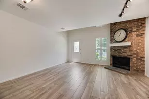 28 Abbey Rd, Euless, TX 76039 - Photo 3