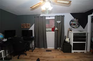 810 W Eden St, Munday, TX 76371 - Photo 17