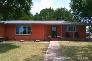 305 Rock St, Bowie, TX 76230 - Photo 21