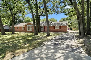900 Live Oak St, Denton, TX 76209 - Photo 3