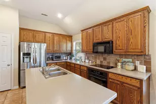 2601 Navasota Dr, Little Elm, TX 75068 - Photo 11