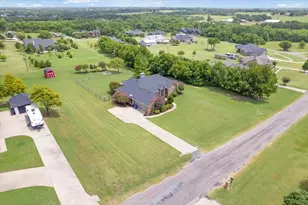 146 Derby Dr, Van Alstyne, TX 75495 - Photo 3