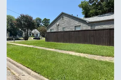 131 E Hull Street, Denison, TX 75021 - Photo 7