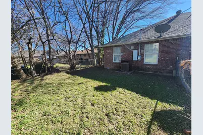 939 Baker Street, Fort Worth, TX 76104 - Photo 17
