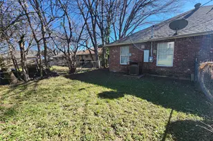939 Baker St, Fort Worth, TX 76104 - Photo 17