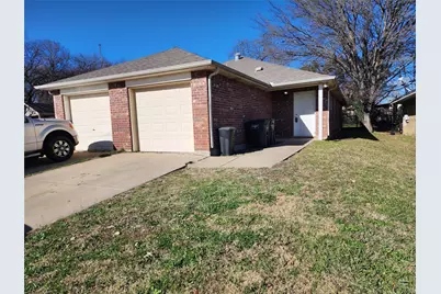 939 Baker Street, Fort Worth, TX 76104 - Photo 1