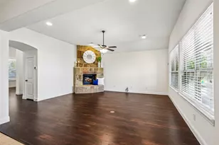 932 Champions Ct, Roanoke, TX 76262 - Photo 5