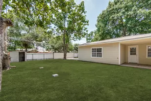 10406 Kinslow Dr, Dallas, TX 75217 - Photo 31