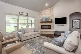 110 E Iriquois Dr, Lake Kiowa, TX 76240 - Photo 9