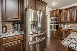 110 E Iriquois Dr, Lake Kiowa, TX 76240 - Photo 19