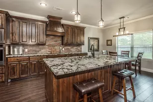 110 E Iriquois Dr, Lake Kiowa, TX 76240 - Photo 17
