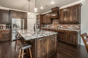110 E Iriquois Dr, Lake Kiowa, TX 76240 - Photo 11