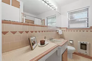 2321 Honeysuckle Ave, Fort Worth, TX 76111 - Photo 9