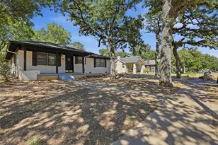 2321 Honeysuckle Ave, Fort Worth, TX 76111 - Photo 15