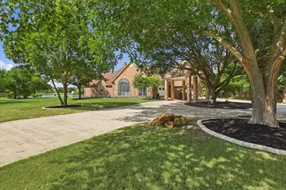 220 Meadow Lake Court, Double Oak, TX 75077 - Photo 7