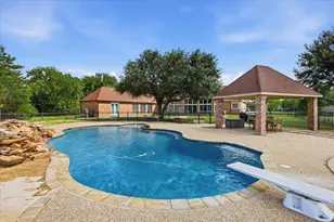220 Meadow Lake Court, Double Oak, TX 75077 - Photo 5