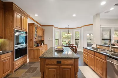 2111 Castle View Road, Mansfield, TX 76063 - Photo 11