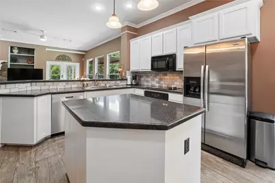 150 Fall Creek, Grapevine, TX 76051 - Photo 9