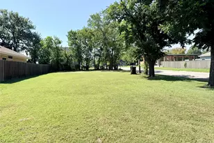 1301 E 6th Ave, Corsicana, TX 75110 - Photo 1