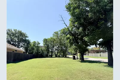 1301 E 6th Avenue, Corsicana, TX 75110 - Photo 7