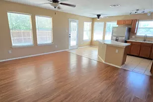 4512 Saddlebrook Dr, Carrollton, TX 75010 - Photo 7