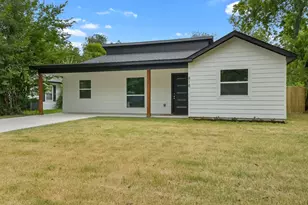 818 Chickasaw Trce, Grand Prairie, TX 75051 - Photo 3