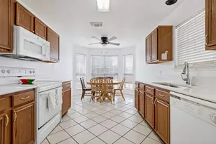 3155 Ponds Edge Trail, Grand Prairie, TX 75052 - Photo 5